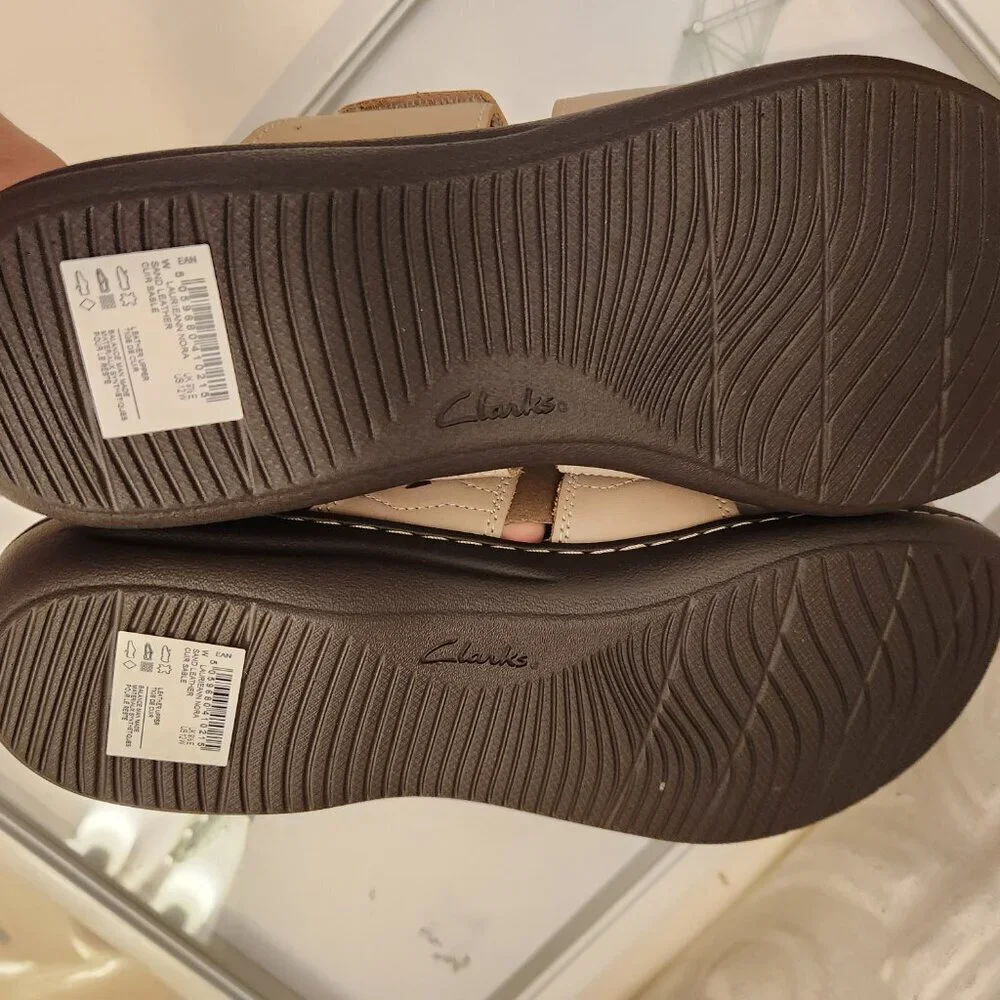 New Women's Clarks Sandals Laurieann Nora Sand Leather, Size 12W. NIB